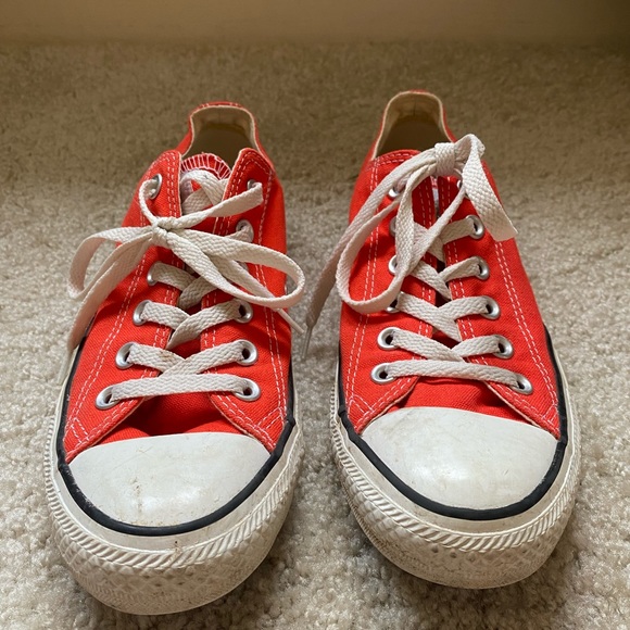 red converse - Picture 6 of 6